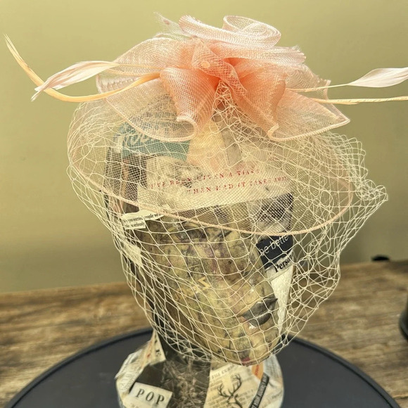 Vintage hat pink / peach color clip on - Picture 3 of 10